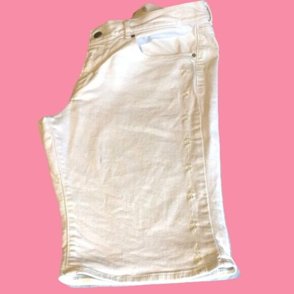 Levi’s Bermuda White Denim Jean Shorts Flower Design Side Resort wear Sz W30